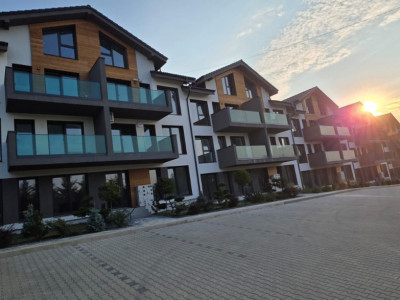 Apartamente cu curte - perfect: camin in inima naturii sau investitie