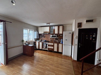 Apartament de vanzare 3 camere complet mobilat utilat Valea Aurie