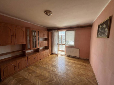 Apartament  3 camere 50 mp utili +4mp balcon utili zona Mihai Viteazul