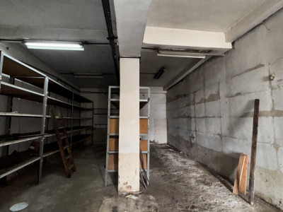 Spatiu pentru depozitare magazinare de inchiriat cu birou 102mpu Sibiu