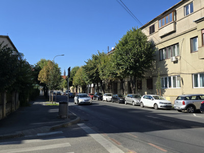 Apartament de inchiriat 2 camere mobilate utilate etaj 1 zona Centrala