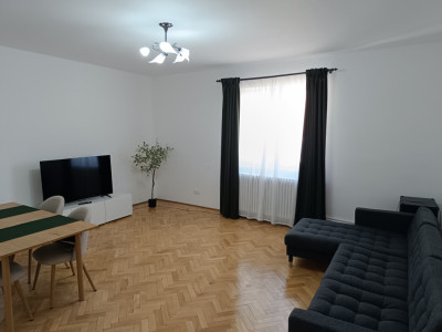 Apartament 2 camere la casa Lupeni renovat recent 2025