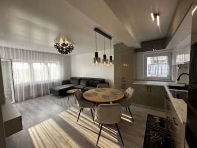 Apartament 3 camere decomandate 2 balcoane etaj 2 zona Brana Selimbar