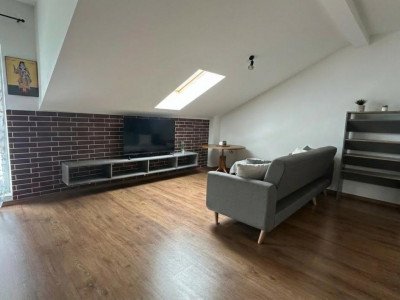 Apartament 3 camere 70 mpu pod privat parcare zona Turnisor Sibiu