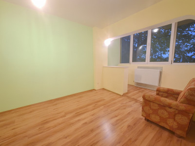 2 camere de vanzare la etajul 1 - Apartament decomandat cu pivnita