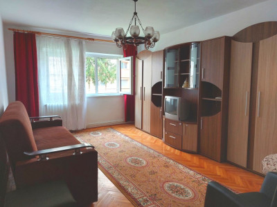 Apartament de inchiriat 3 camere decomandate parter zona Strand Sibiu