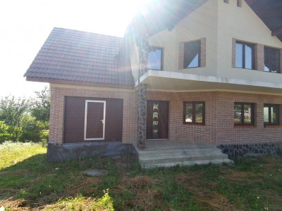 Casa noua de vanzare 780 mp teren garaj pivnita in Daia Sibiu