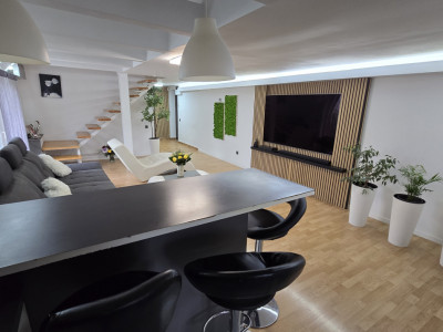 Apartament de vanzare 4 camere 2 bai si balcon Calea Cisnadiei