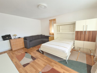 Garsoniera decomandata de vanzare cu lift si pivnita Colinei Sibiu