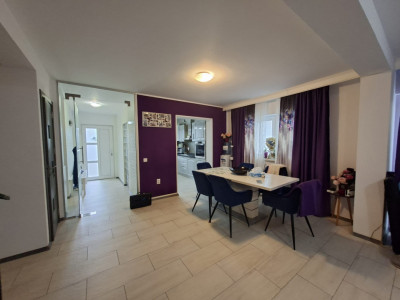 Casa tip duplex de vanzare 4 camere 2 bai 2 parcari Arhitectilor Sibiu