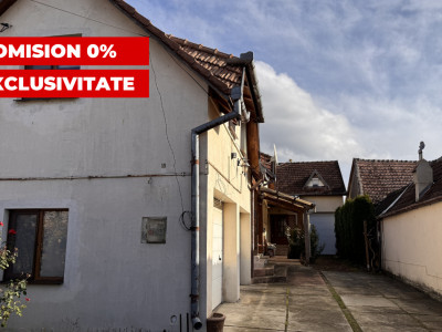 Casa de vanzare 6 camere loc de relaxare garaj teren 669mp Cornatel