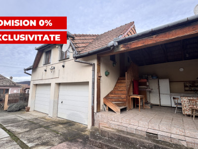 Casa de vanzare 6 camere loc de relaxare garaj teren 669 mp Cornatel