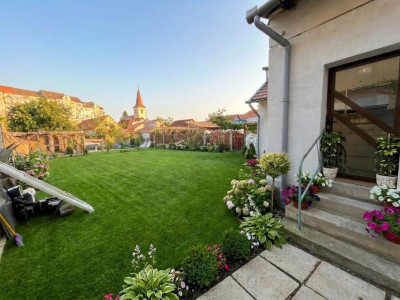 Casa individuala pretabila spatiu comercial teren 400 mp Piata Cluj