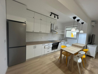 Apartament 2 camere de inchiriat cu balcon cu vedere spre munti 