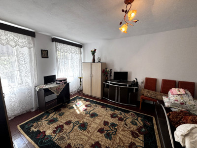 Casa de vanzare cu gradina , curte + pivnita zona Terezian Sibiu