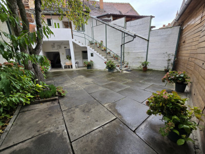 Casa individuala de vanzare curte proprie pivnita Orasul de Jos Sibiu