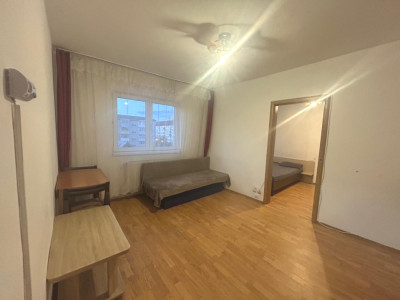 Apartament de vanzare in zona Vasile Aaron pretabil investitie sigura 