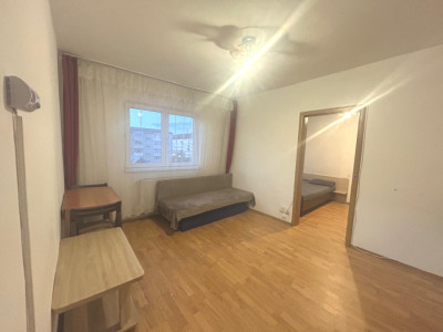 Apartament de vanzare in zona Vasile Aaron pretabil investitie sigura 
