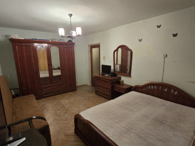 Apartament de vanzare 3 camere 2 balcoane 69mp zona Siretului