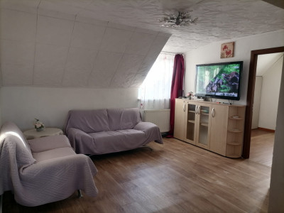 Apartamen 3 camere cu balcon etaj 3 in zona Trei Stejari de inchiriat 