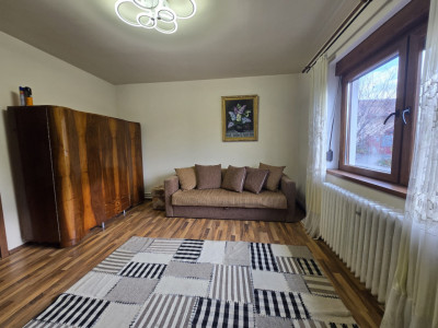 Casa individuala de vanzare 120mp 4 camere si curte 1310mp Gusterita