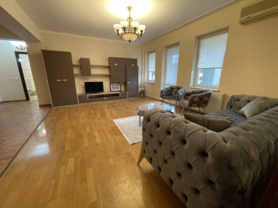 Apartament de inchiriat cu 4 camere decomandate si parcare Strand