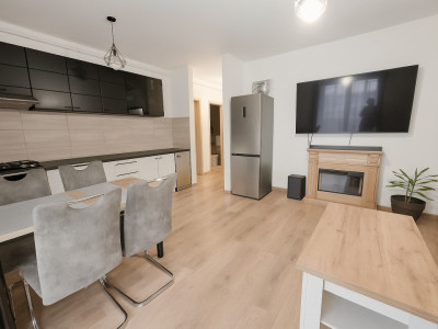 Super apartament la parter inalt -3 camere balcon si parcare proprie