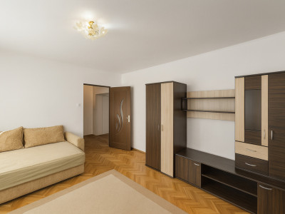 Apartament de vanzare 2 camere balcon etaj intermediar