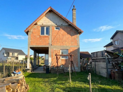 Casa 4 camere individuala cu curte de 550 mp 2 bai Cristian Sibiu 