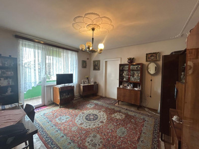 Apartament 2 camere si balcon etaj intermediar de vanzare in Terezian 
