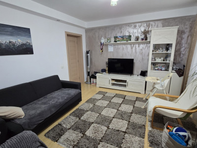 Apartament de vanzare la etaj intermediar 3 camere si balcon Turnisor 