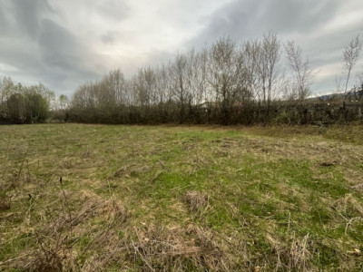 Teren intravilan de vanzare 550m front 21 m utilitati la 120m Cisnadie