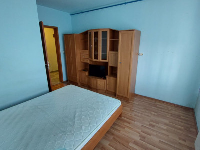 Apartament de inchiriat 2 camere etaj 2 cu parcare proprie C.Dumbravii