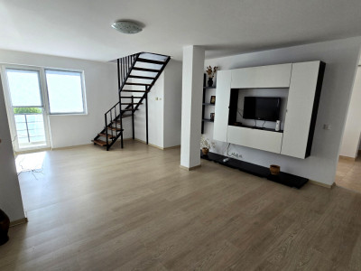 Apartament de vanzare 3 camere 115mpu+balcon de 15mp in zona Tilisca  