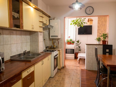 Apartament decomandat 3 camere  2 bai etaj 3 balcon zona buna Cisnadie
