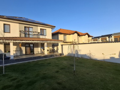 Casa individuala de vanzare 5 camere 172 mp utili 463 mp teren Sibiu