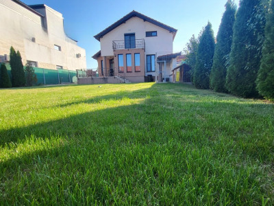 Casa individuala 5 camere 2 garaje 500 mp curte 2 terase in Sura Mica