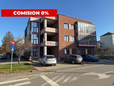 Cladire moderna cu teren 890 mp P+2E+ET spatiu comercial si birouri