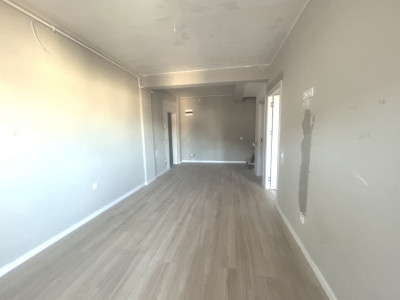 Apartament spatios 4 camere 2 bai 2 balcone si parcare  zona Turnisor