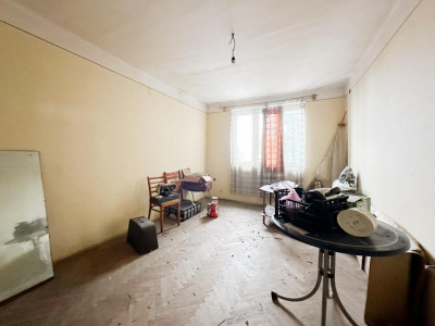 De vanzare casa tip duplex in cartierul Gruia cu garaj si teren