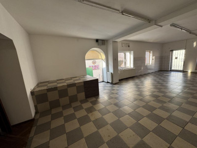 Spatiu comercial de inchiriat la casa 70 mpu la strada Cristian Sibiu