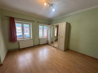 Garsoniera de vanzare cu loc de parcare in curte Podul Minciunilor