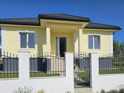 Casa individuala pe un singur nivel 4 camere teren 500 mp