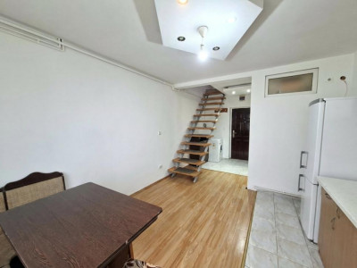 Apartament 2 camere la mansarda renovat de vanzare zona Ipas din Sibiu