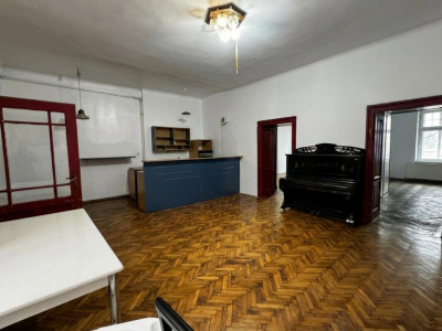 Apartament cu geamuri catre parc 4 camere 2 bai 109 mp Centrul Istoric