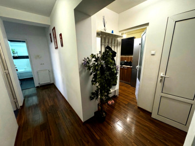 Apartament etaj 3 decomandat cu 3 camere 66 mpu pivnita Mihai Viteazul