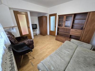 Garsoniera decomandata cu balcon si pivnita in zona Central din Sibiu