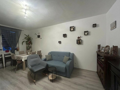 Apartament 3 camere cu balcon si loc de parcare etaj intermediar 