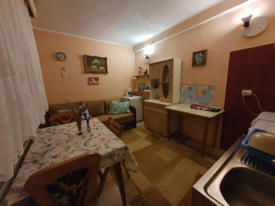 Apartament de inchiriat 2 camere la casa 40 mp utili + curte