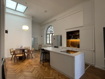 De vanzare apartament cu 4 camere la cheie etaj 1 ultracentral 